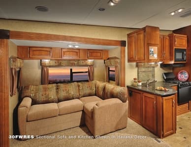 2013 Winnebago Lite Five Brochure page 8