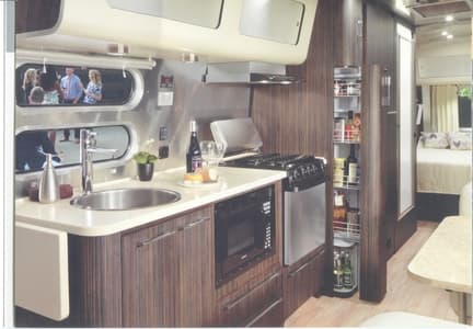 2016 Airstream International Signature Travel Trailer Brochure page 5