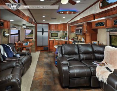 2016 Winnebago Latitude Brochure page 4