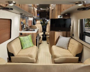 2017 Airstream Tommy Bahama Special Edition Touring Coach Brochure page 2