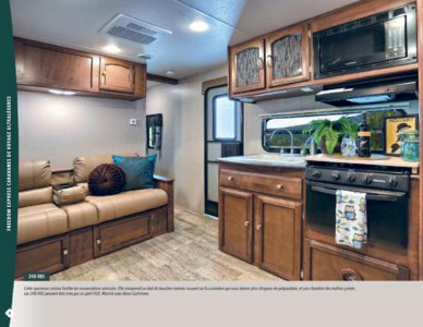 2017 Coachmen Freedom Express French Brochure page 8