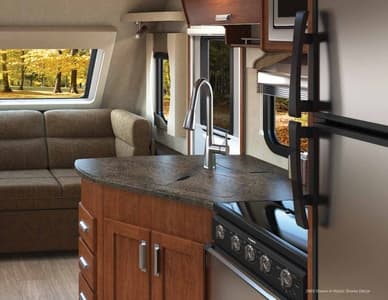 2019 Lance Travel Trailers Brochure page 5