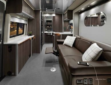2020 Airstream Atlas Touring Coach Brochure page 5
