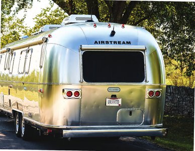 2021 Airstream Classic Travel Trailer Brochure page 3