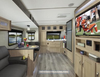 2021 Coachmen Freedom Express French Brochure page 3