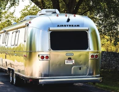 2022 Airstream Classic Travel Trailer Brochure page 3