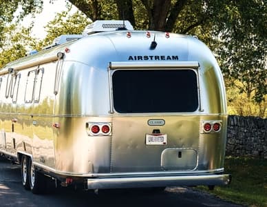 2023 Airstream Classic Travel Trailer Brochure page 3