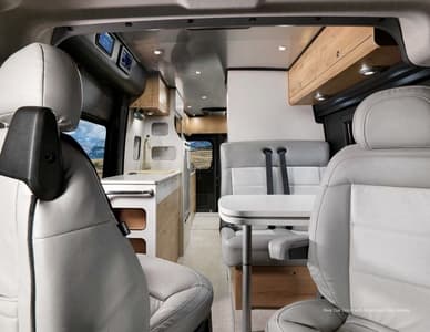 2023 Airstream Rangeline Touring Coach Brochure page 3