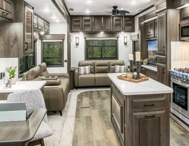2024 DRV Luxury Suites Mobile Suites Brochure page 4