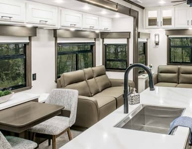 2025 DRV Luxury Suites Mobile Suites Brochure page 6