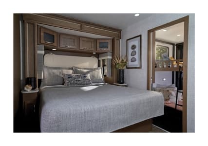 2026 Newmar Canyon Star Brochure page 14