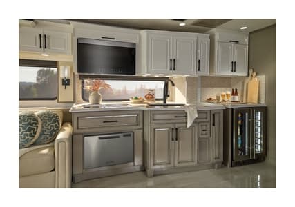 2026 Newmar London Aire Brochure page 10